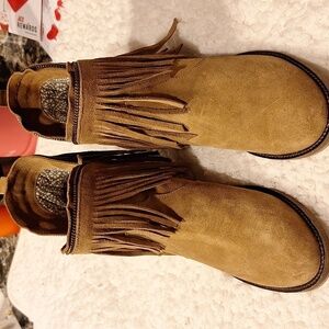 Womens Dingo zipper fringe brown suede boots size 10.  EUC